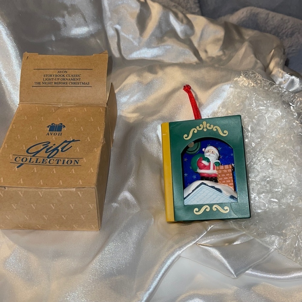 Avon Collectible Storybook Classic Light Up Ornament”The Night Before Christmas”